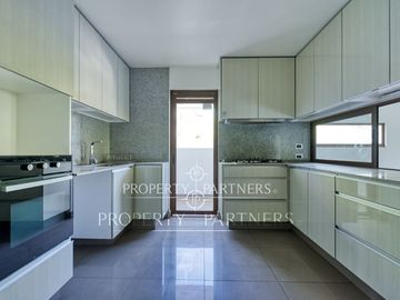 Espectacular Duplex  con jardín.