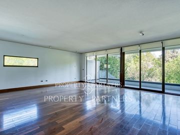 Espectacular Duplex  con jardín.