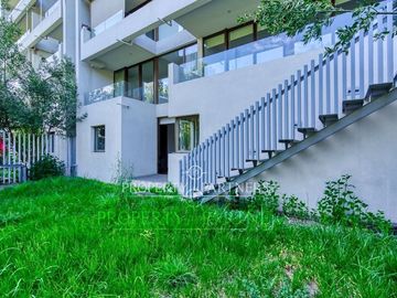 Espectacular Duplex  con jardín.