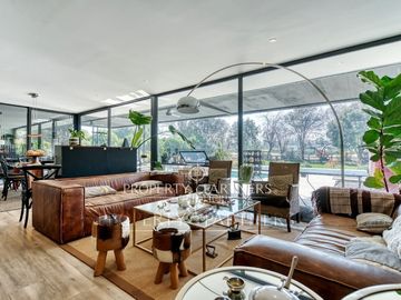 Casa moderna , orilla de cancha , excelente ubicación y orientación