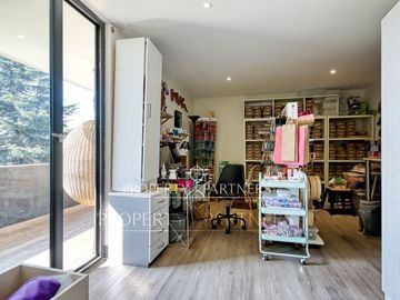 Casa moderna , orilla de cancha , excelente ubicación y orientación