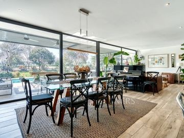Casa moderna , orilla de cancha , excelente ubicación y orientación