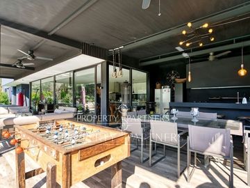 Casa moderna , orilla de cancha , excelente ubicación y orientación