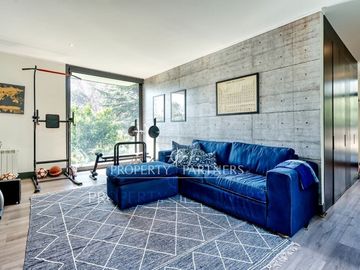 Casa moderna , orilla de cancha , excelente ubicación y orientación