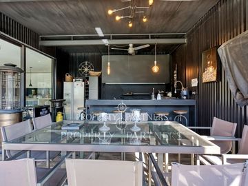 Casa moderna , orilla de cancha , excelente ubicación y orientación