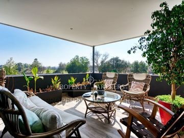 Casa moderna , orilla de cancha , excelente ubicación y orientación