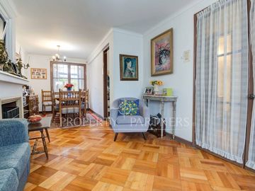 Venta de tres casas juntas frente al Estadio Español