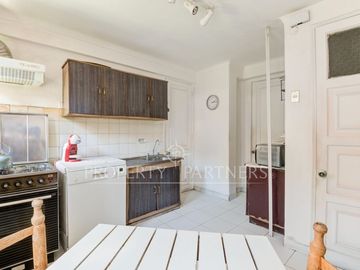 Venta de tres casas juntas frente al Estadio Español