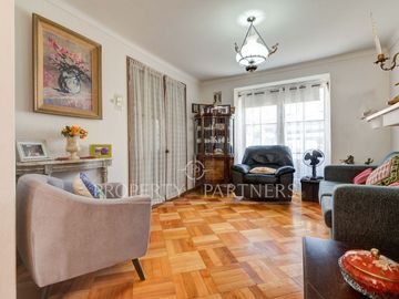 Venta de tres casas juntas frente al Estadio Español