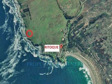Terreno en primera línea al mar para desarrollo inmobiliario.