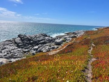 Terreno en primera línea al mar para desarrollo inmobiliario.