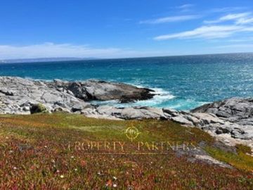 Terreno en primera línea al mar para desarrollo inmobiliario.