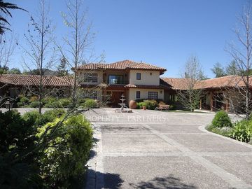 Casa en parcela en lujoso Condominio con vista a Cancha de Golf