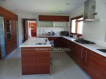 Casa en parcela en lujoso Condominio con vista a Cancha de Golf