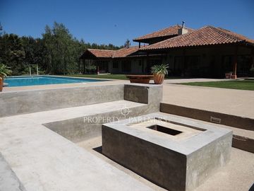 Casa en parcela en lujoso Condominio con vista a Cancha de Golf