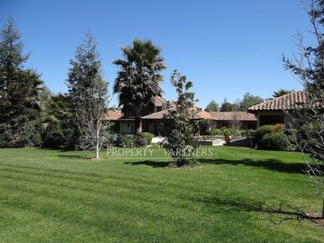 Casa en parcela en lujoso Condominio con vista a Cancha de Golf