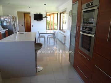 Casa en parcela en lujoso Condominio con vista a Cancha de Golf