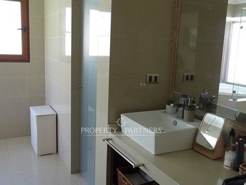 Casa en parcela en lujoso Condominio con vista a Cancha de Golf