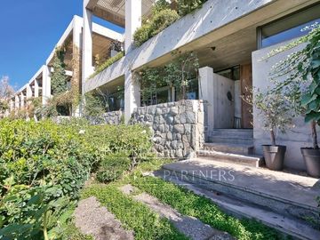 Espectacular townhouse triplex a pasos del Santiago College