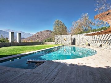 Espectacular townhouse triplex a pasos del Santiago College