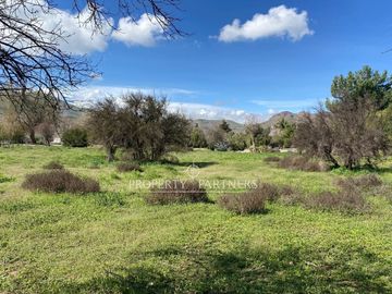 Terreno en Las Brisas de Chicureo, orilla de cancha