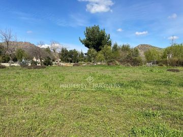 Terreno en Las Brisas de Chicureo, orilla de cancha