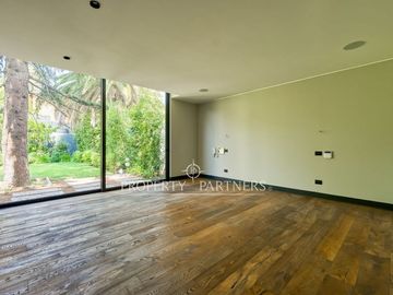 Moderna casa en condominio en barrio exclusivo
