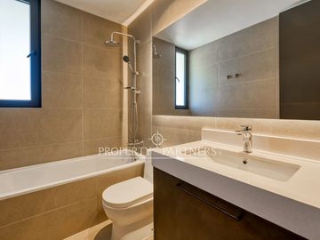 Moderna casa en condominio en barrio exclusivo