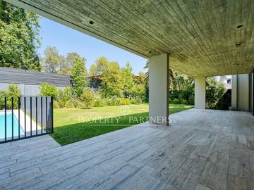 Moderna casa en condominio en barrio exclusivo