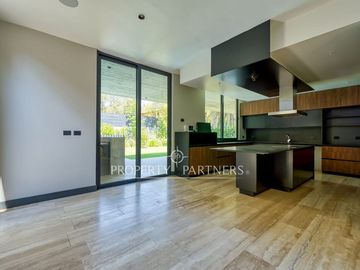 Moderna casa en condominio en barrio exclusivo