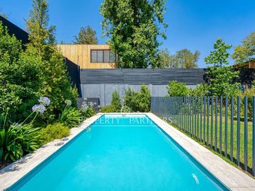 Moderna casa en condominio en barrio exclusivo