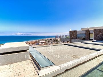 Exclusiva casa mediterránea, con piscina y vista panorámica a la costa, arquitecto Marcelo Rossi