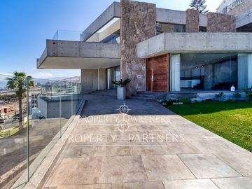 Exclusiva casa mediterránea, con piscina y vista panorámica a la costa, arquitecto Marcelo Rossi