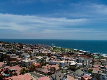Exclusiva casa mediterránea, con piscina y vista panorámica a la costa, arquitecto Marcelo Rossi