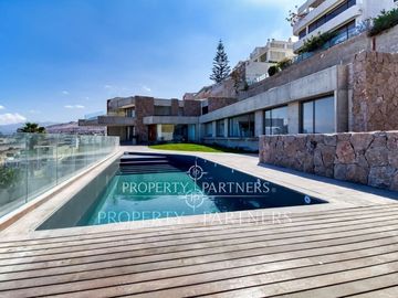 Exclusiva casa mediterránea, con piscina y vista panorámica a la costa, arquitecto Marcelo Rossi