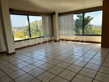 Casa con alberca, jardín y bungalow en Rancho Tetela, Cuernavaca