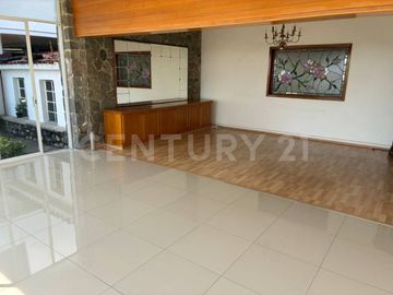 Casa con alberca, jardín y bungalow en Rancho Tetela, Cuernavaca