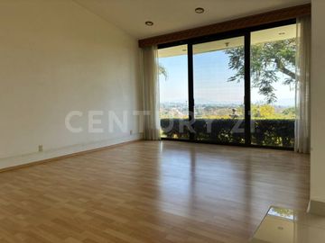 Casa con alberca, jardín y bungalow en Rancho Tetela, Cuernavaca