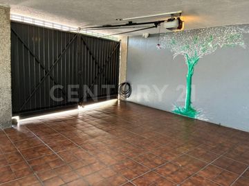 Casa con alberca, jardín y bungalow en Rancho Tetela, Cuernavaca