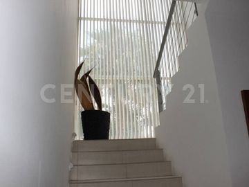 Venta de Casa en lomas de Angelopolis cluster 777 con jardin