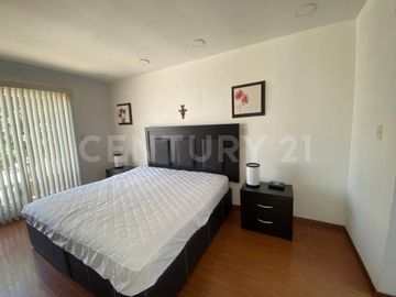 Venta de Casa en lomas de Angelopolis cluster 777 con jardin