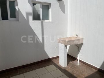Venta de Casa en lomas de Angelopolis cluster 777 con jardin