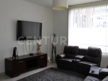 Venta de Casa en lomas de Angelopolis cluster 777 con jardin