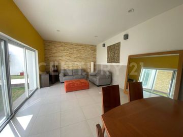 Venta de Casa en lomas de Angelopolis cluster 777 con jardin