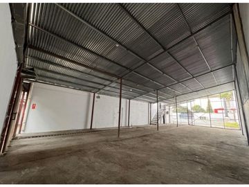 ALQUILER GALERA 24 DIC - 2000m2, 9.500$