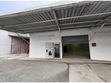 ALQUILER GALERA 24 DIC - 2000m2, 9.500$