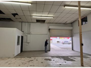 ALQUILER GALERA 24 DIC - 2000m2, 9.500$
