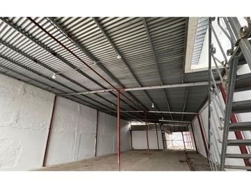 ALQUILER GALERA 24 DIC - 2000m2, 9.500$