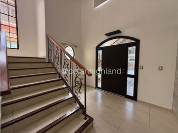 Venta o Alquiler Casa en El Doral, Costa Sur