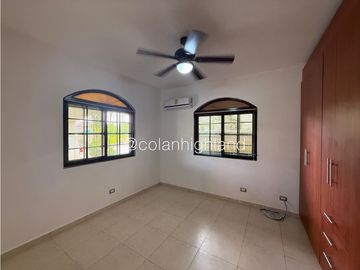 Venta o Alquiler Casa en El Doral, Costa Sur